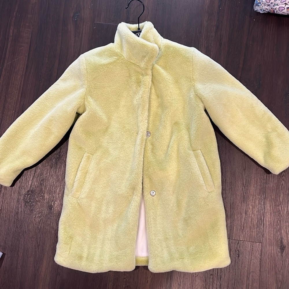 Kids faux fur coat no brand new size 7